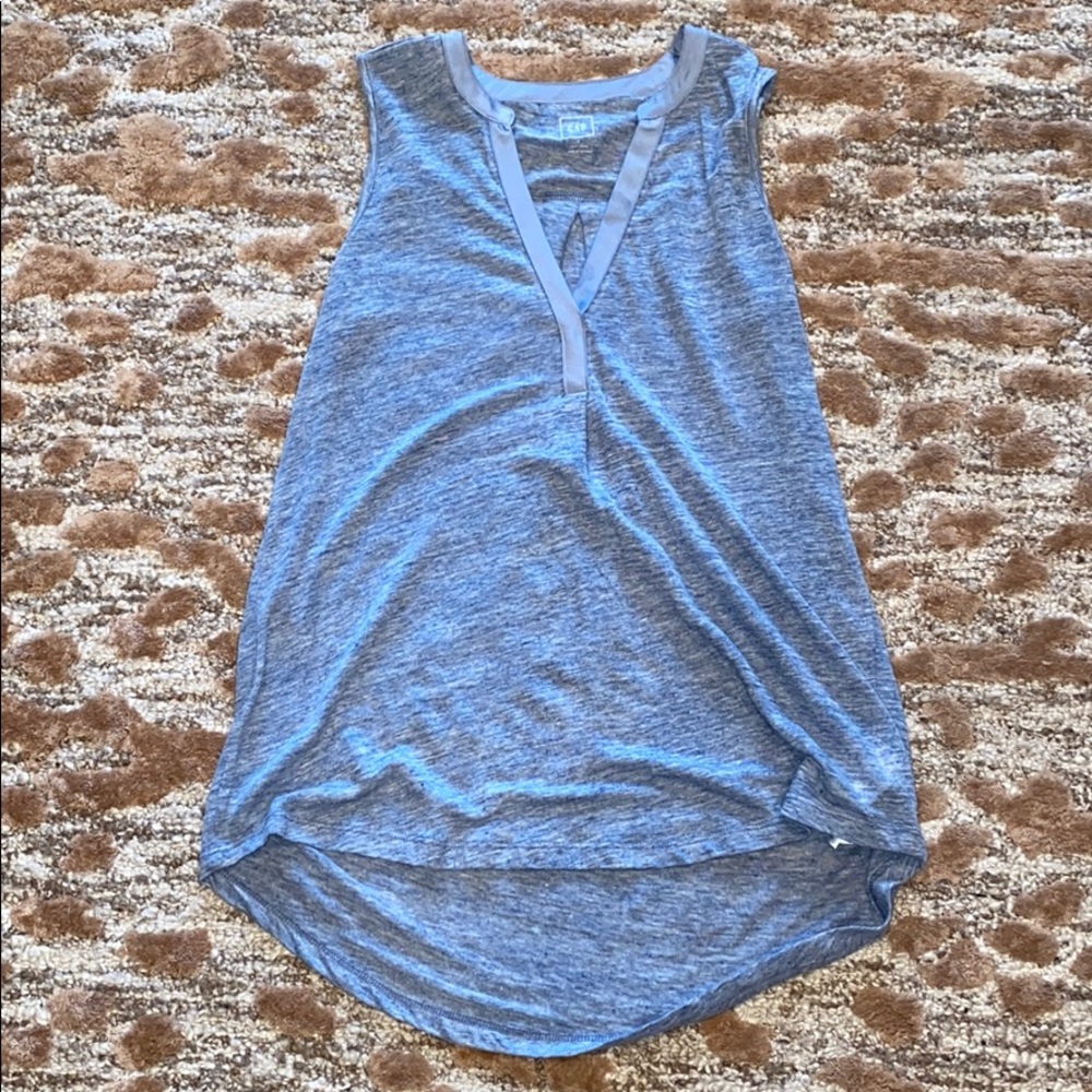 Gap V-Neck Tank- Size Small- EEUC